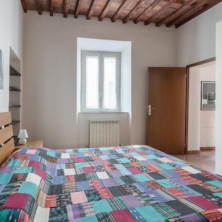 Lucca - Piazza Dell'Anfiteatro Central Apartment! Luaran gambar