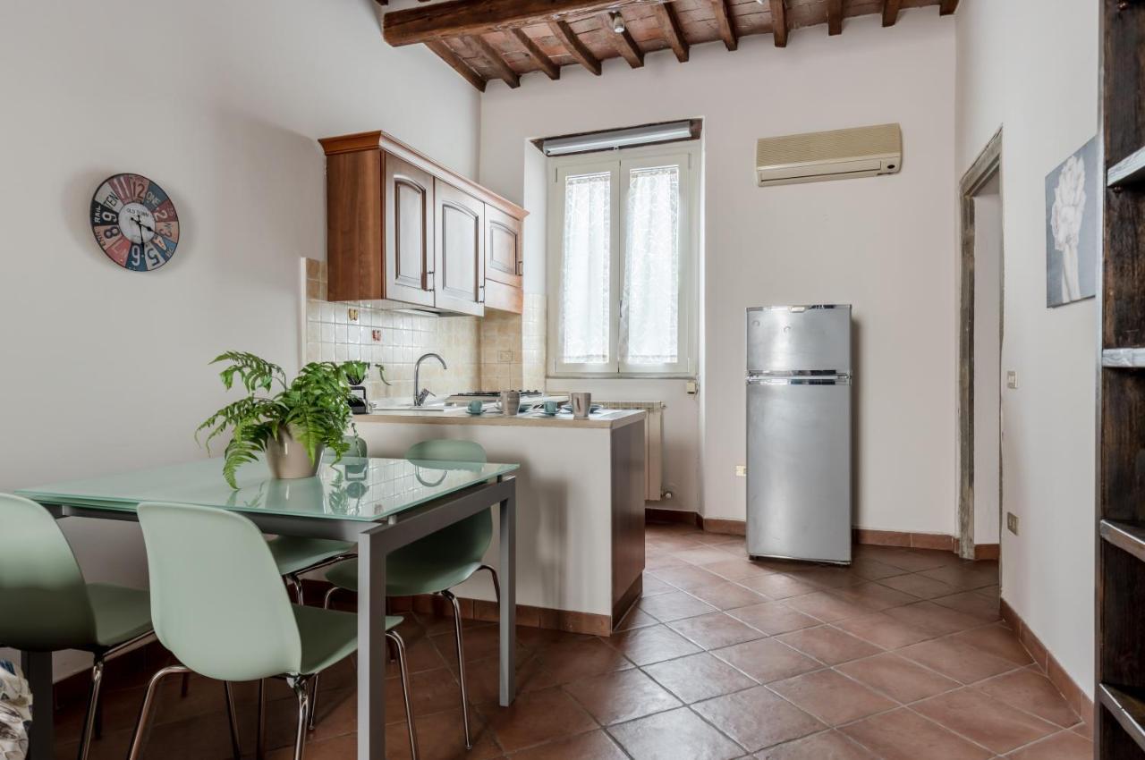 Lucca - Piazza Dell'Anfiteatro Central Apartment! Luaran gambar