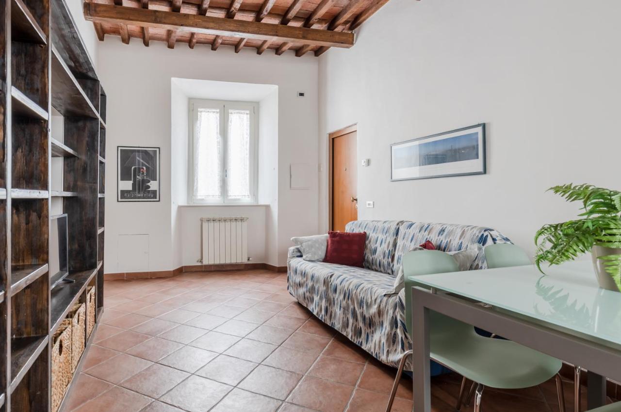 Lucca - Piazza Dell'Anfiteatro Central Apartment! Luaran gambar